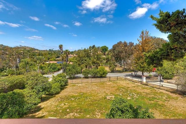20809 Viento Valle, Escondido CA: https://media.crmls.org/mediaz/a5683861-57e4-4104-8dc8-249182492322.jpg