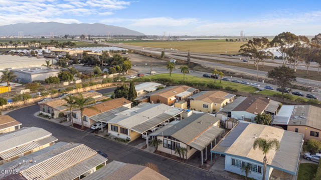106 Arrowhead Circle, Oxnard CA: https://media.crmls.org/mediaz/a5683c2b-be3d-4ff0-87ec-8ec700c11110.jpg
