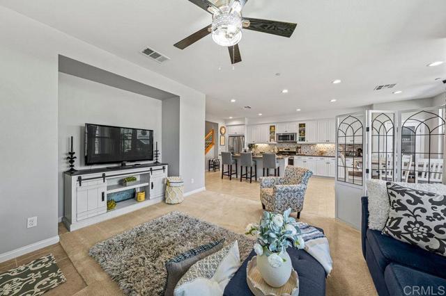 Detail Gallery Image 7 of 21 For 1115 Calle Oroblanco #3,  Chula Vista,  CA 91913 - 3 Beds | 3 Baths