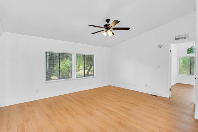 4028 Dawn Road, Mariposa CA: https://media.crmls.org/mediaz/a5686333-bd8e-4676-b5ac-093ebdc99cf0.jpg