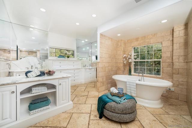 5 Rolling View Lane, Fallbrook CA: https://media.crmls.org/mediaz/a5688f3b-0bac-4d0f-8bc1-063d5b32195c.jpg