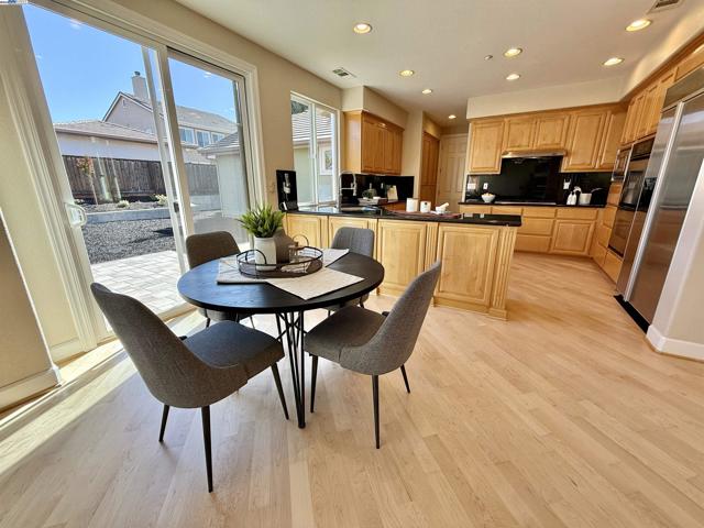 752 Barleta Ln, Livermore CA: https://media.crmls.org/mediaz/a568bb52-f481-4f28-8340-b62186593e75.jpg