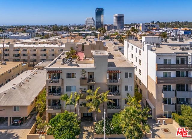 1241 S Westgate Avenue, Los Angeles CA: https://media.crmls.org/mediaz/a568c630-07be-4a2c-b813-14e360d0e656.jpg