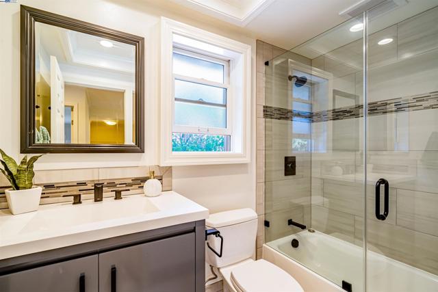 216 Salamanca Ct, San Ramon CA: https://media.crmls.org/mediaz/a568d5e5-95b0-4058-8caa-d9a0084386df.jpg