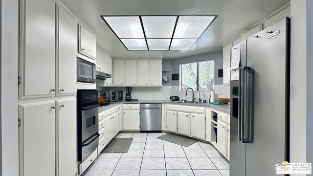 3155 E Ramon Road, Palm Springs CA: https://media.crmls.org/mediaz/a5692260-9988-4cca-bfe7-4cbb593b3308.jpg