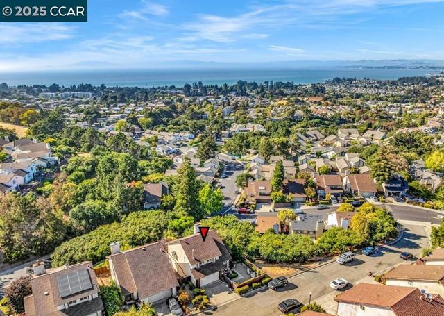 1310 Lewis Ln, Pinole CA: https://media.crmls.org/mediaz/a5694564-2b74-4315-b297-83d8fc8100c3.jpg