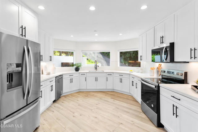 26200 Lockwood Road, Malibu CA: https://media.crmls.org/mediaz/a569ba05-5d72-46d5-96ce-2034375cd095.jpg