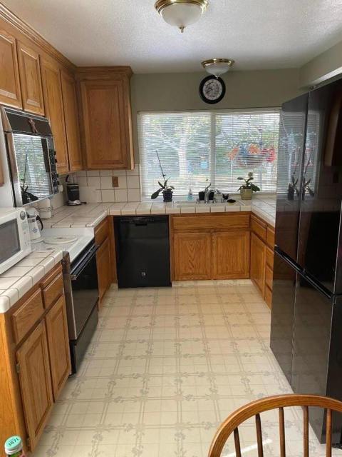 5399 Southbridge Court, San Jose CA: https://media.crmls.org/mediaz/a569ea85-123f-4225-a048-ca652a7d9b1e.jpg