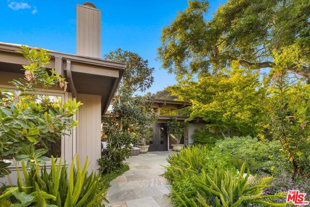 655 Oak Springs Lane, Santa Barbara CA: https://media.crmls.org/mediaz/a56a1c7c-f4f4-4adc-99d0-3ba0d0bc22e7.jpg