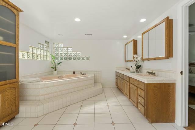 230 Avocado Place, Camarillo CA: https://media.crmls.org/mediaz/a56a48a2-2071-4826-90d5-091ea96034a3.jpg