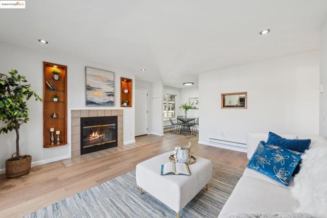 92 Schooner Ct, Richmond CA: https://media.crmls.org/mediaz/a56ac6e1-f886-4235-8ef0-aac294e34986.jpg