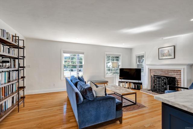 Detail Gallery Image 5 of 42 For 1818 Sunset Blvd, –,  CA 92103 - 2 Beds | 2 Baths