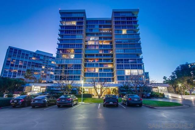 1750 Avenida Del Mundo, Coronado CA: https://media.crmls.org/mediaz/a56b1514-afed-4e21-a154-5b8f9e98ec1e.jpg
