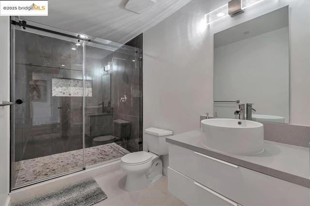 1642 Dune Point Ct, Discovery Bay CA: https://media.crmls.org/mediaz/a56b4bdf-464d-462f-838f-6333ddae3d2e.jpg