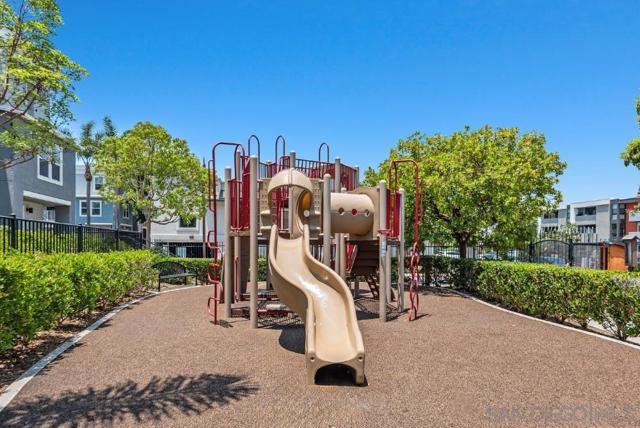 3514 Shoreline Bluff Ln, San Diego CA: https://media.crmls.org/mediaz/a56bd857-bb08-438a-a022-82e59864c7f8.jpg