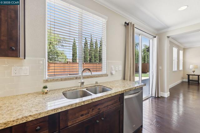 1610 Coventry Dr, Oakley CA: https://media.crmls.org/mediaz/a56ccd27-8d75-46f2-ae62-ac029dbcd685.jpg