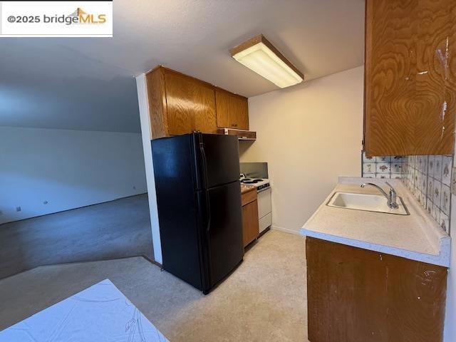 3877 Howe St, Oakland CA: https://media.crmls.org/mediaz/a56cd3b7-08a8-4f51-ab2f-d8ce418ee7dc.jpg