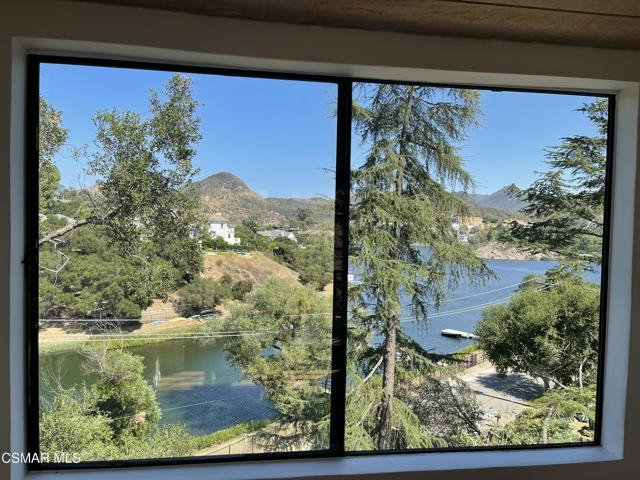 141 Lake Sherwood Drive, Lake Sherwood CA: https://media.crmls.org/mediaz/a56d7930-ae8f-45e2-a788-810ecacc898a.jpg