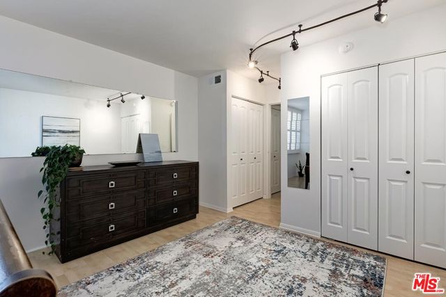 421 S La Fayette Park Place, Los Angeles CA: https://media.crmls.org/mediaz/a56e115e-2e7d-4264-8625-bf6ededab36a.jpg