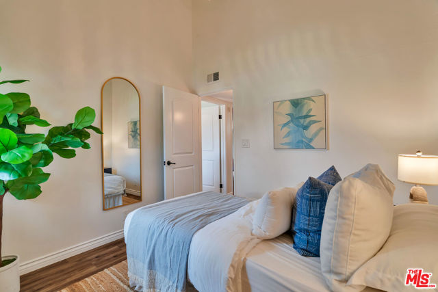 4939 Maytime Lane, Culver City CA: https://media.crmls.org/mediaz/a56ebbe9-8a8d-449a-bc99-7e24fbb8fcd6.jpg