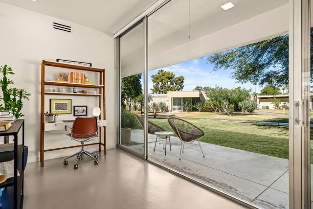 260 Desert Lakes Drive, Palm Springs, CA 92264