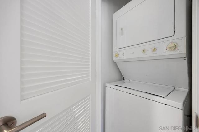 317 Pine Ave, Carlsbad CA: https://media.crmls.org/mediaz/a56f006d-24c1-4bfd-b704-d84a1de3bc24.jpg