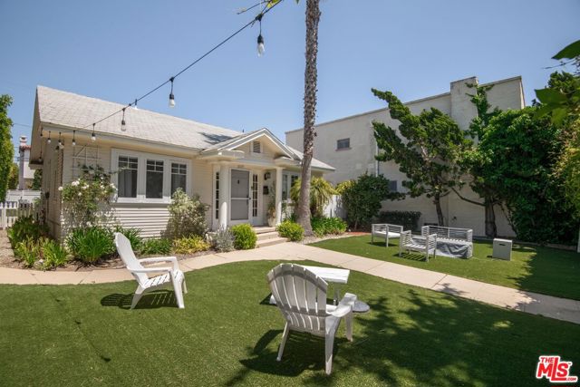 1047 9th Street, Santa Monica CA: https://media.crmls.org/mediaz/a56f01ec-abc7-4978-99ab-250d59056e2b.jpg