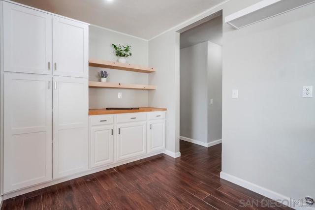 950 Funquest Dr, Fallbrook CA: https://media.crmls.org/mediaz/a56f6dde-d1d3-4f28-ac9a-e37829b1e740.jpg