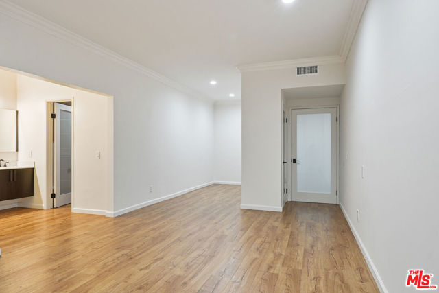 930 N Wetherly Drive, West Hollywood CA: https://media.crmls.org/mediaz/a56f75ab-1fff-4b2a-a768-ea03f2057ec3.jpg