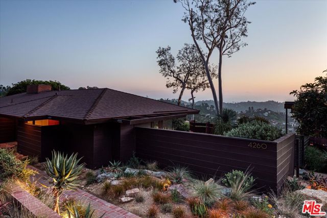 4260 Sea View Lane, Los Angeles CA: https://media.crmls.org/mediaz/a56f95aa-ea63-4d0b-b4cf-e725584d8cd2.jpg