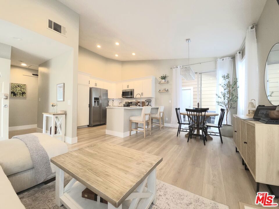 2462 Pleasant Way #J