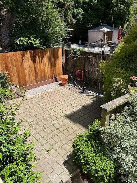 1976 Fell Street, San Francisco CA: https://media.crmls.org/mediaz/a56fb93e-4cfd-4aa2-b76a-87ce8378c792.jpg