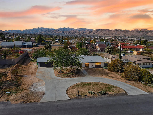 7504 Balsa Avenue, Yucca Valley CA: https://media.crmls.org/mediaz/a5700aa6-b482-462e-b1d2-4402a9c9c7cd.jpg