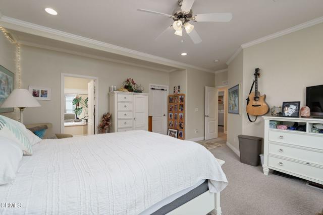 5540 W 5th Street, Oxnard CA: https://media.crmls.org/mediaz/a5703c5f-fa57-40b1-acc0-2f59d97f3722.jpg