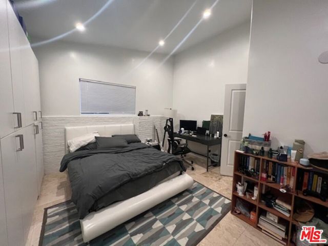 10521 ALMAYO Avenue, Los Angeles CA: https://media.crmls.org/mediaz/a570405b-1a92-46b3-97f1-7f0b430a8e05.jpg