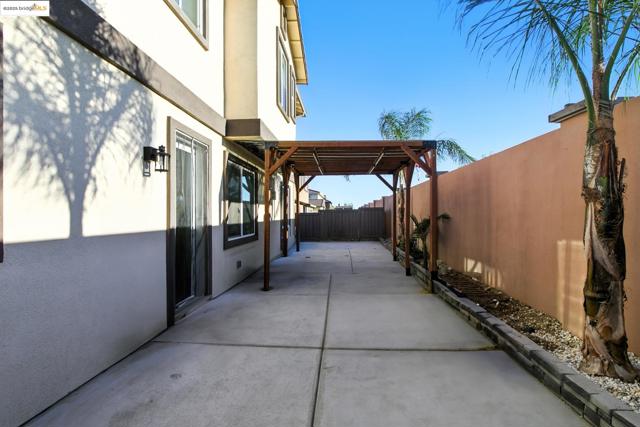 536 Aster St, Vacaville CA: https://media.crmls.org/mediaz/a57079d0-e643-40c3-93e3-3d5f753fcf13.jpg