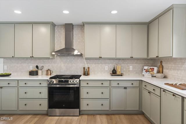 Detail Gallery Image 12 of 34 For 2868 Amber Wood Pl, Thousand Oaks,  CA 91362 - 4 Beds | 2/1 Baths