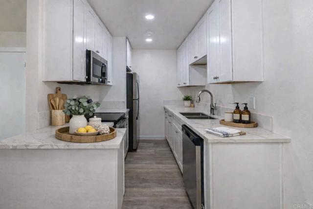 Detail Gallery Image 4 of 19 For 532 Anita St #112,  Chula Vista,  CA 91911 - 2 Beds | 1 Baths