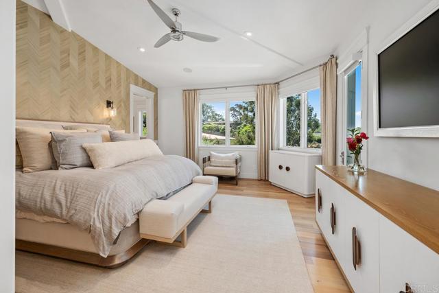 Detail Gallery Image 17 of 31 For 555 Amphitheatre Dr, Del Mar,  CA 92014 - 6 Beds | 5/1 Baths
