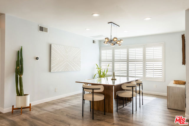 11828 Goshen Avenue, Los Angeles CA: https://media.crmls.org/mediaz/a5709446-5a4c-45a6-832a-5ee4fb13137d.jpg