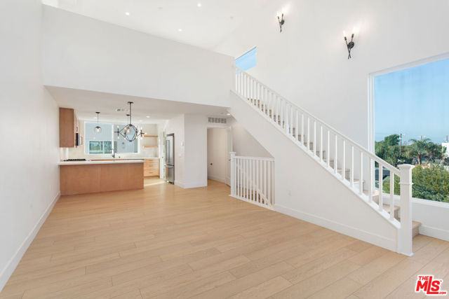 11220 Victory Boulevard, North Hollywood CA: https://media.crmls.org/mediaz/a570c6b5-6e6f-4f05-ac19-c711216086dd.jpg