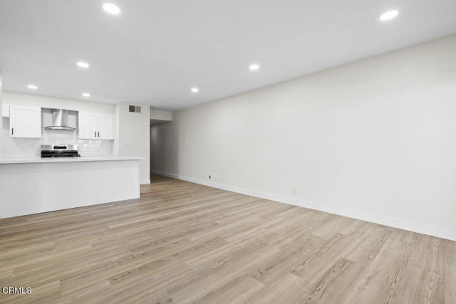 566 Ebbtide Circle, Port Hueneme CA: https://media.crmls.org/mediaz/a5714623-1ff3-42a1-b274-0f59b4969476.jpg