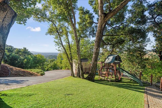 136 Teresita Way, Los Gatos CA: https://media.crmls.org/mediaz/a5721e6d-7a01-42ca-9ca9-a79f0ab20a49.jpg