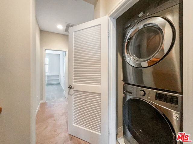 28687 Pietro Drive, Valencia CA: https://media.crmls.org/mediaz/a572e451-91f1-4820-883c-8f9f572e0e2e.jpg