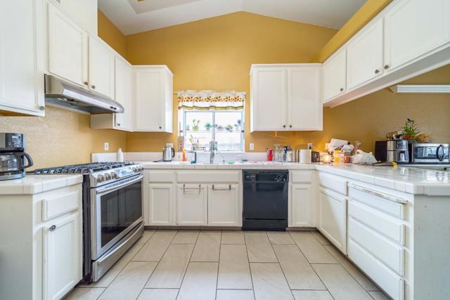 13714 Deleon Avenue, Gustine CA: https://media.crmls.org/mediaz/a572e4e6-bbc6-4da8-88a8-b2fb89baf295.jpg