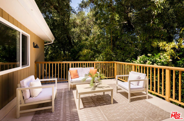 508 GLEN Trail, Topanga CA: https://media.crmls.org/mediaz/a5730cc5-b8f3-4c4c-b43e-a5de47b1b204.jpg