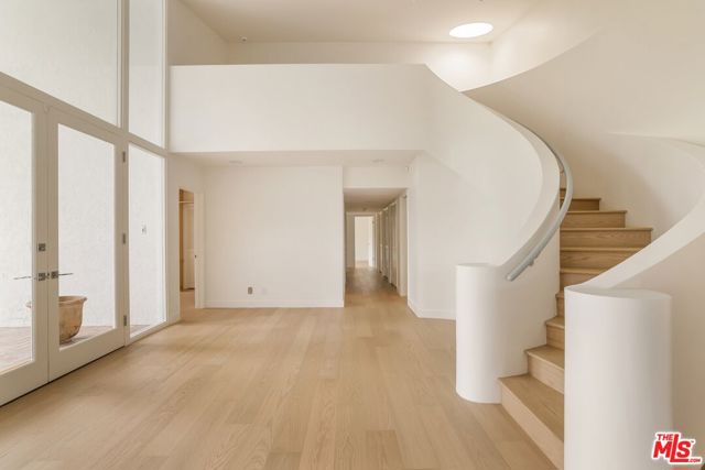 650 N Tigertail Road, Los Angeles CA: https://media.crmls.org/mediaz/a5739686-c2df-4d98-b61e-47123da5ee60.jpg