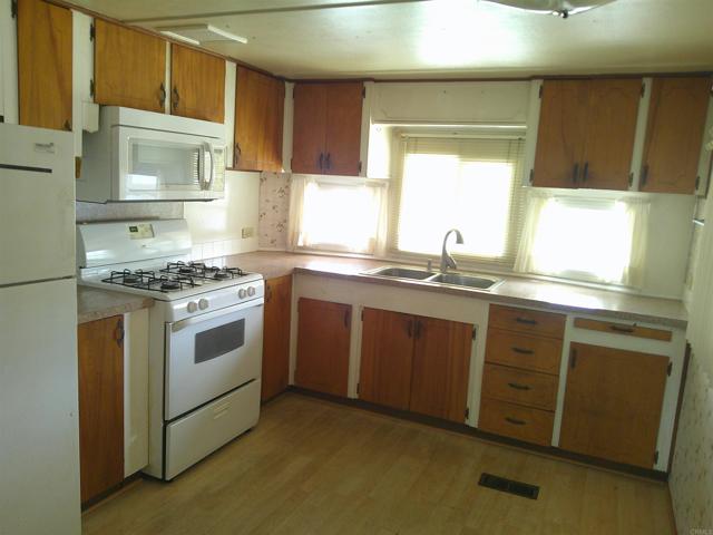 Detail Gallery Image 3 of 21 For 410 S 1st St Spc 62,  El Cajon,  CA 92019 - 2 Beds | 2 Baths