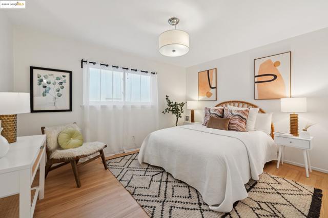 6827 Ridgewood Dr., Oakland CA: https://media.crmls.org/mediaz/a574e13d-9865-499f-b827-b7021b2c4bd6.jpg