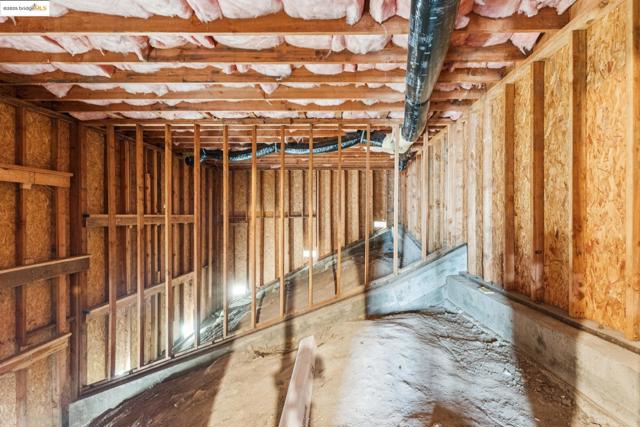 17032 Broadway Ter, Oakland CA: https://media.crmls.org/mediaz/a5759881-904c-4902-bedb-4a797b327aa9.jpg